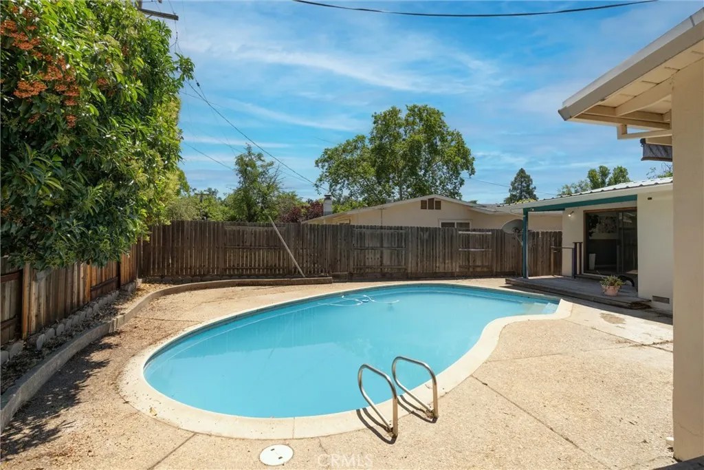 480 Redwood Way