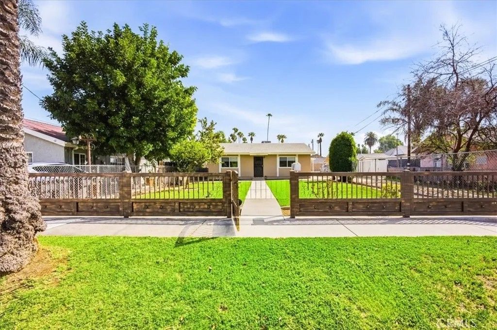 Photo of 3454 Franklin Ave, Riverside, CA 92507 (MLS # IV26053213)