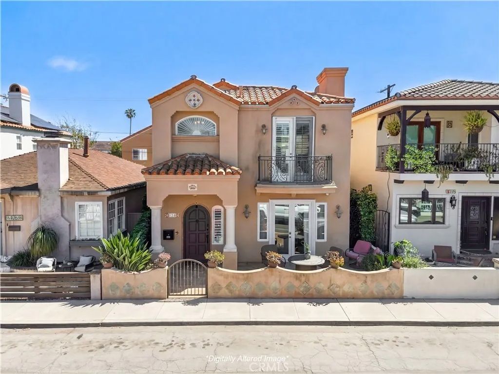 Photo of 120 N Loreta Walk, Long Beach, CA 90803 (MLS # OC26068223)