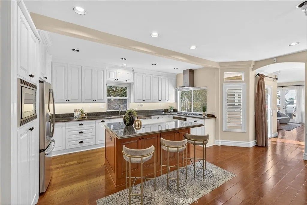 Photo of 120 N Loreta Walk, Long Beach, CA 90803 (MLS # OC26068223)