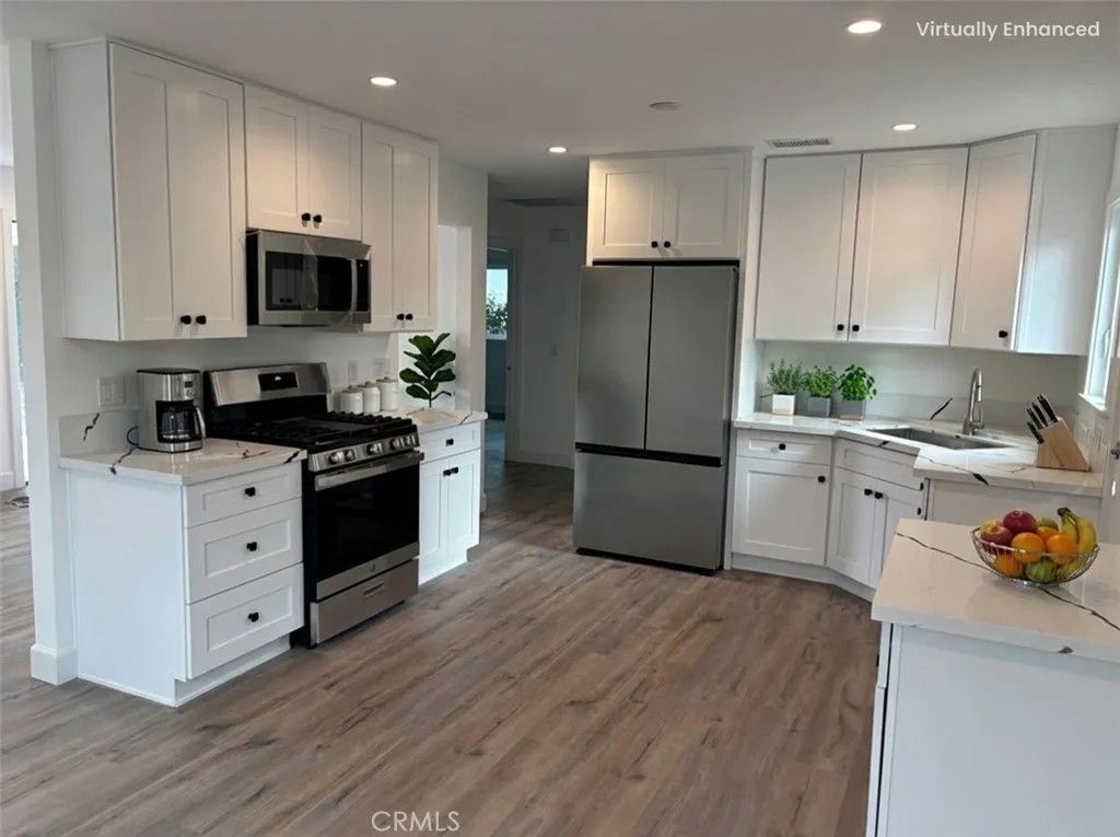 Photo of 2410 Gates Avenue, Redondo Beach, CA 90278 (MLS # SB25280895)