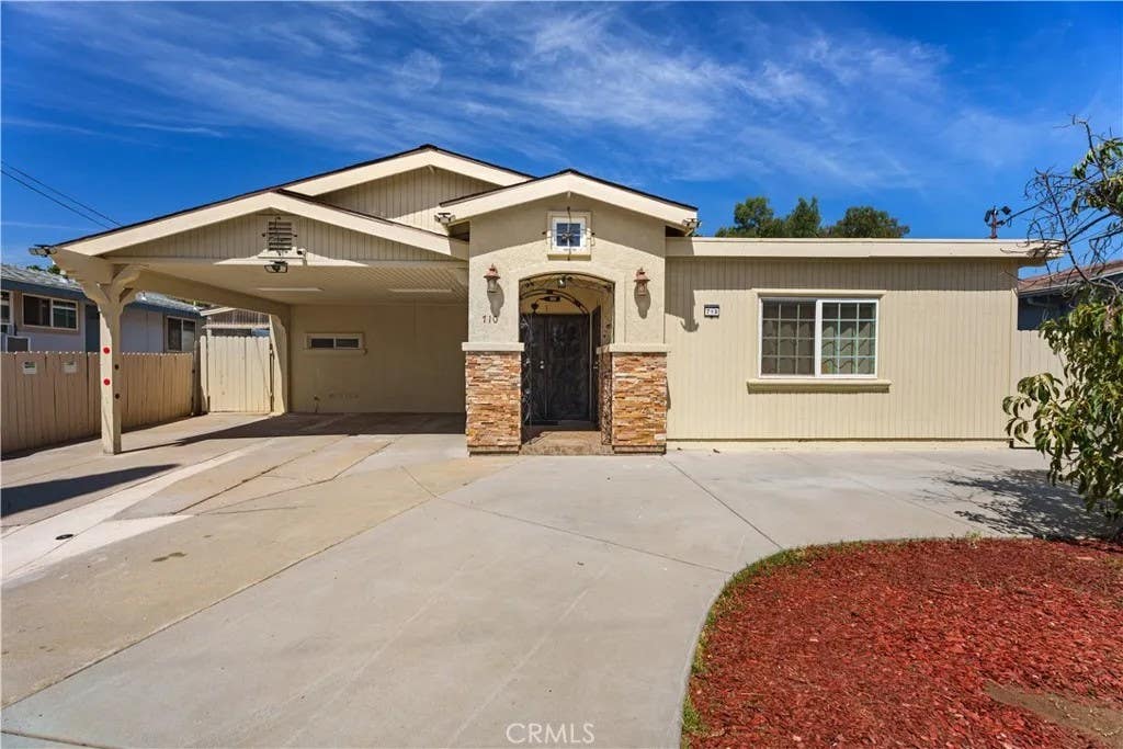 Photo of 710 Elmwood Dr, Escondido, CA 92025 (MLS # SR26078308)