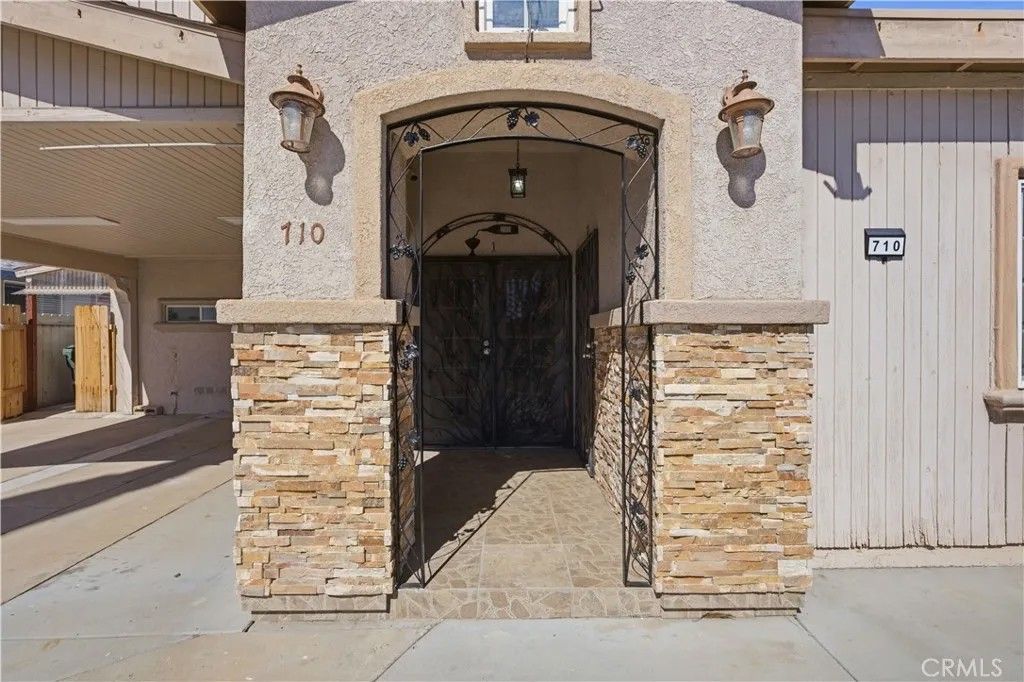 Photo of 710 Elmwood Dr, Escondido, CA 92025 (MLS # SR26078308)