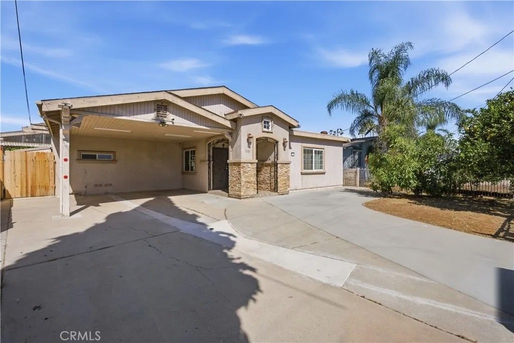 Photo of 710 Elmwood Dr, Escondido, CA 92025 (MLS # SR26078308)