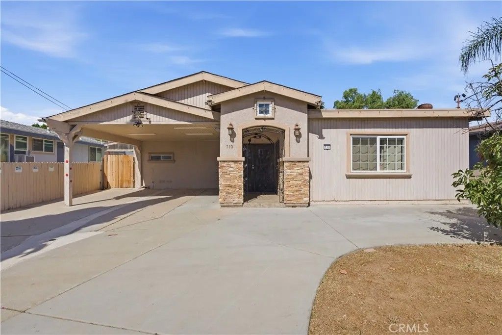 Photo of 710 Elmwood Dr, Escondido, CA 92025 (MLS # SR26078308)