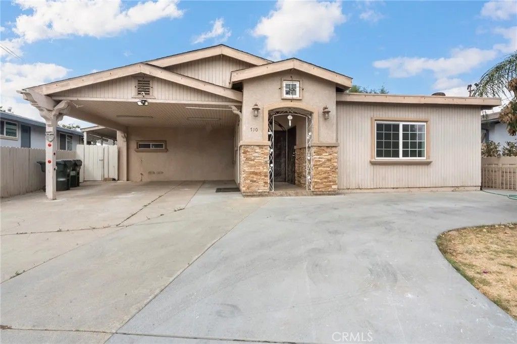 Photo of 710 Elmwood Dr, Escondido, CA 92025 (MLS # SR26078308)