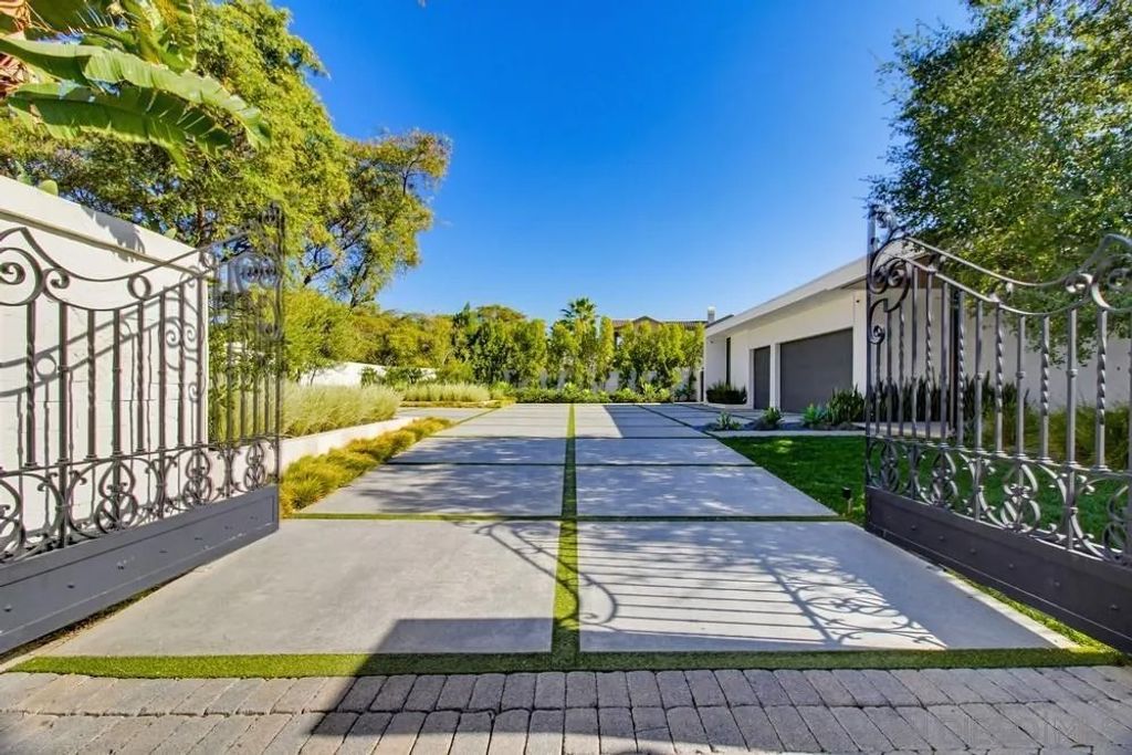 Photo of 2864 Gate Seven Pl, Chula Vista, CA 91914 (MLS # 260006475)