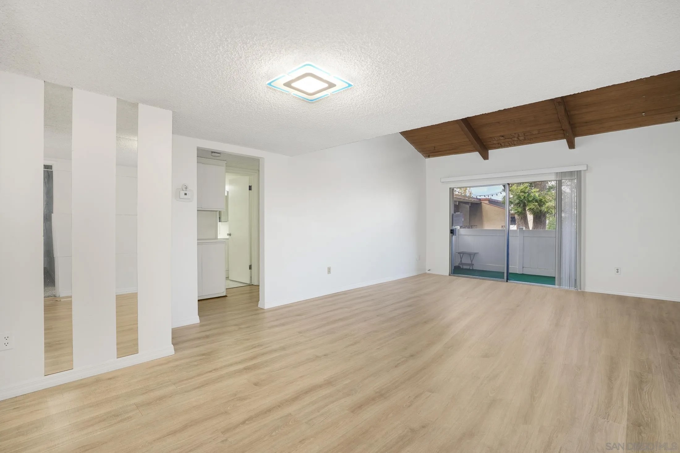 10331 Lindley Ave 266