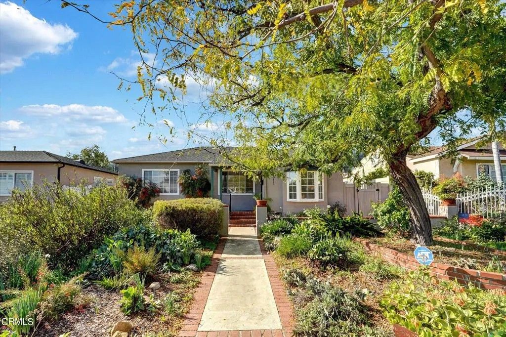 Photo of 6611 DENNY Avenue, North Hollywood, CA 91606 (MLS # V1-33551)