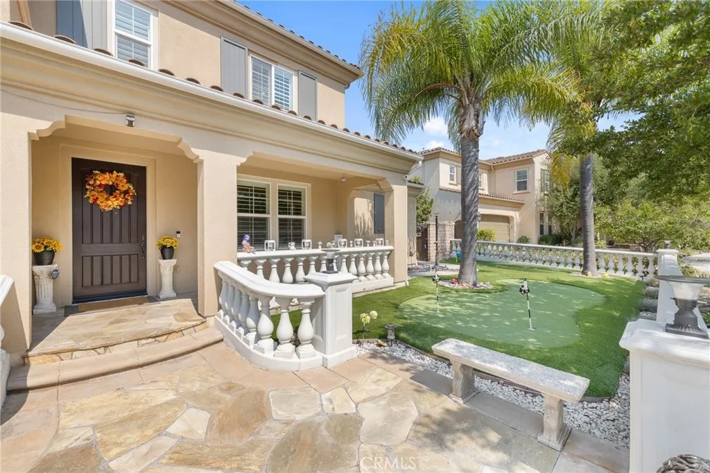 1009 Newhall Ter