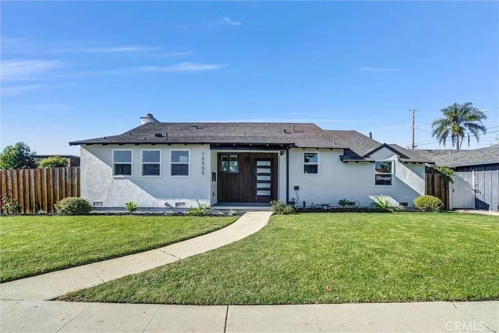 Photo of 10505 Halbrent, Mission Hills (san Fernando), CA 91345 (MLS # CV25273604)