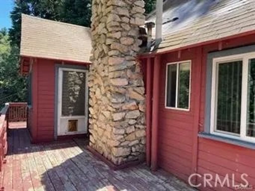Photo of 544 Community Drive, Lake Arrowhead, CA 92352 (MLS # IG26007880)