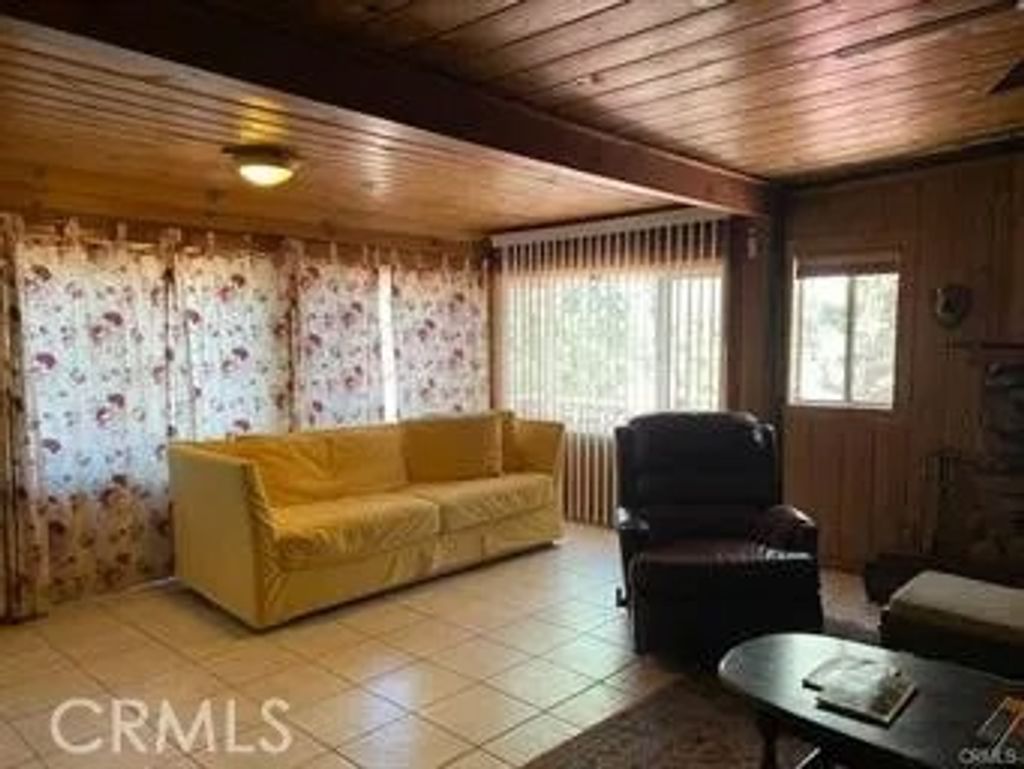 Photo of 544 Community Drive, Lake Arrowhead, CA 92352 (MLS # IG26007880)