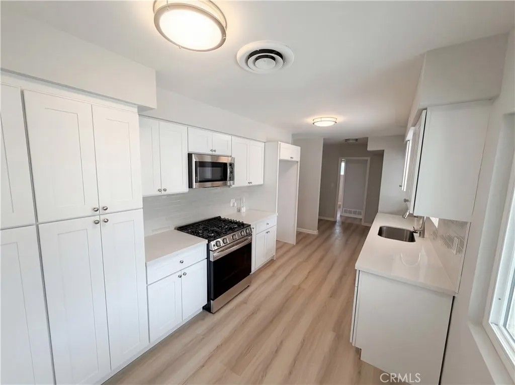 Photo of 5654 Tower Rd, Riverside, CA 92506 (MLS # IV26071785)