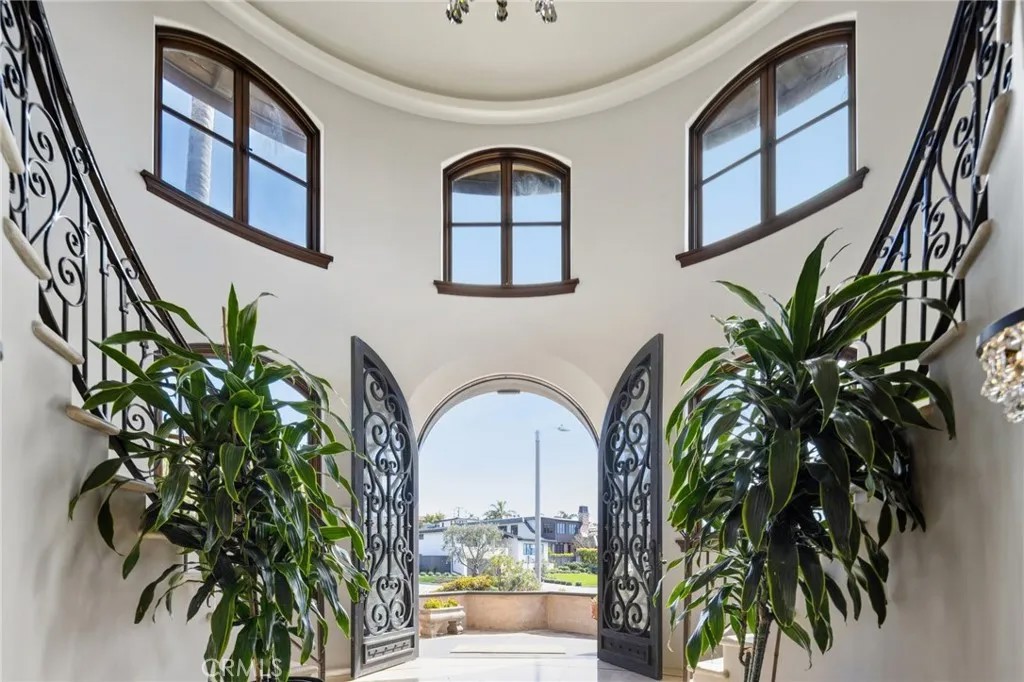 215 S Poinsettia Avenue