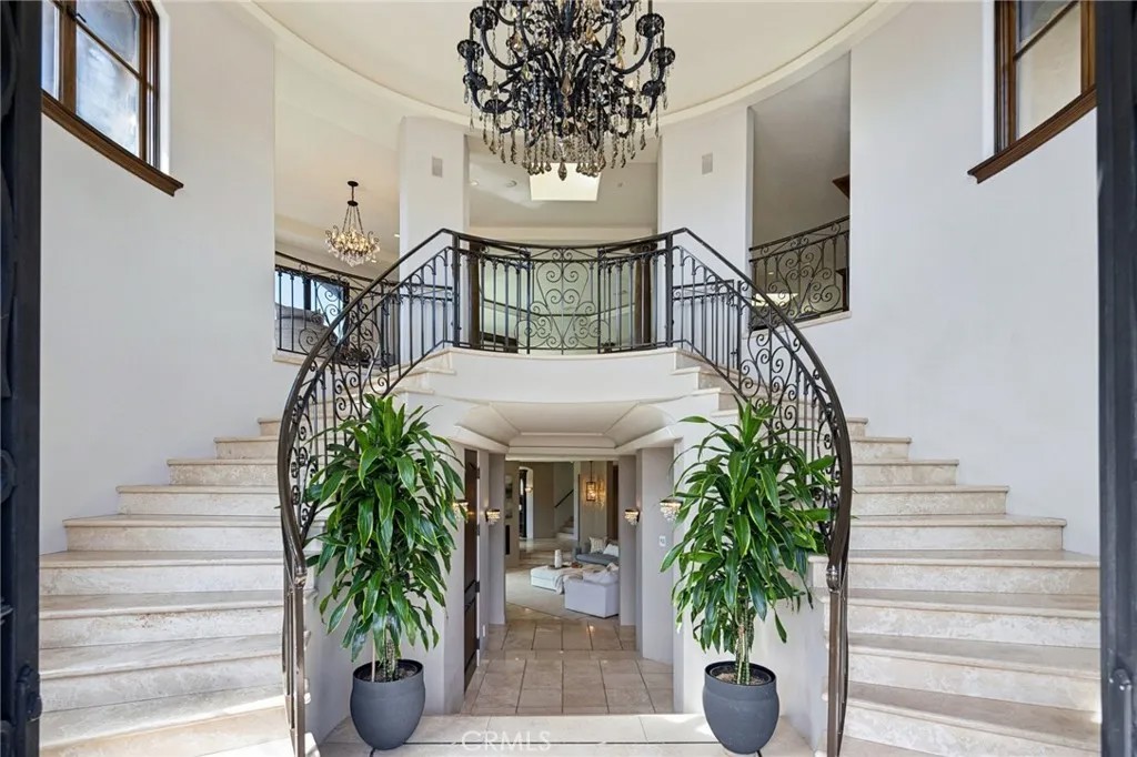 215 S Poinsettia Avenue