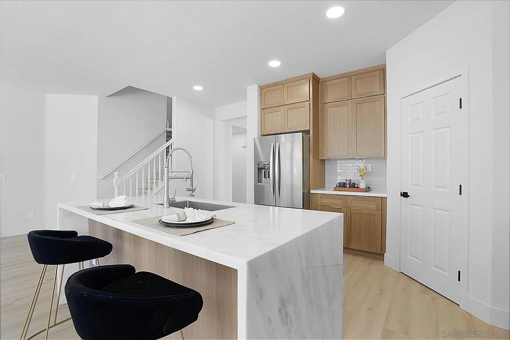 Photo of 1120 Parkview Dr, Oceanside, CA 92057 (MLS # 250040780)