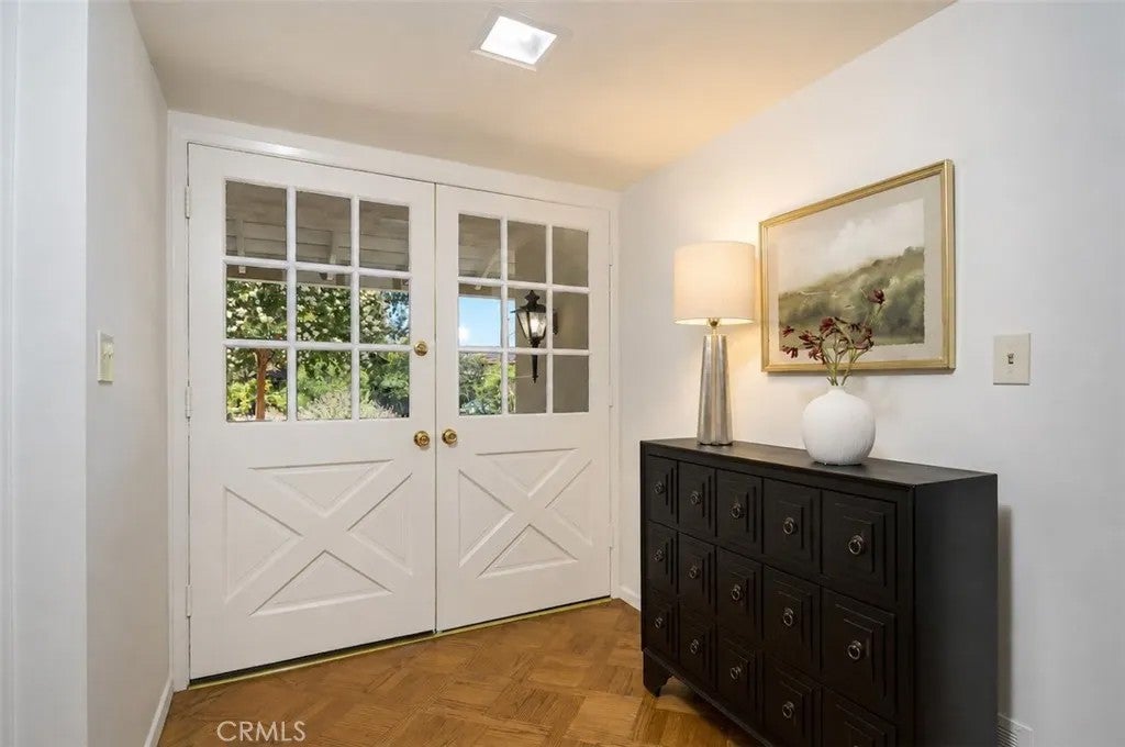 2220 W Silver Tree