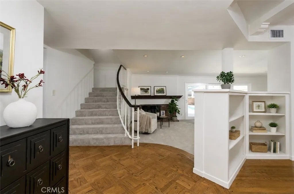 2220 W Silver Tree