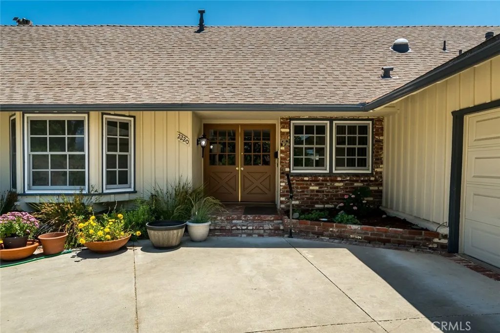 2220 W Silver Tree