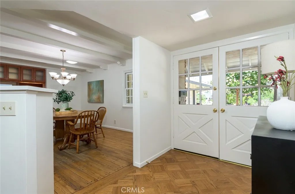 2220 W Silver Tree