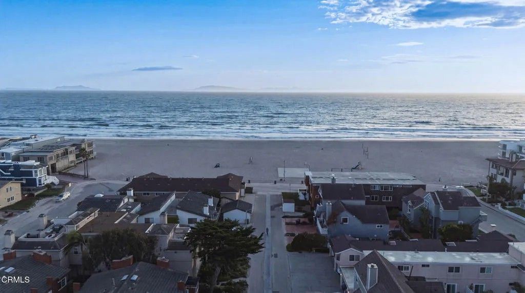 Photo of 1310 Mandalay Beach Road, Oxnard, CA 93035 (MLS # V1-36241)