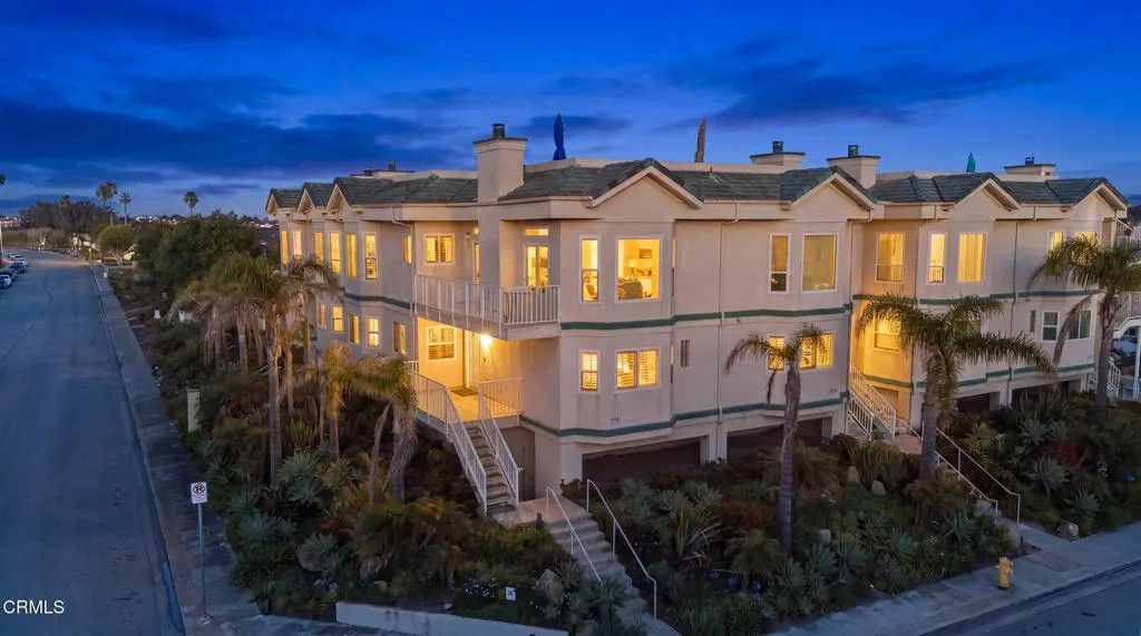 Photo of 1310 Mandalay Beach Road, Oxnard, CA 93035 (MLS # V1-36241)