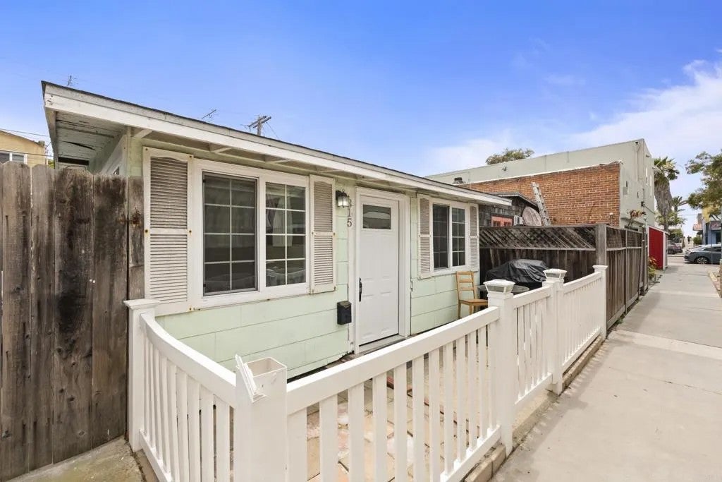 Photo of 815 Pismo Court, San Diego, CA 92109 (MLS # NDP2605370)