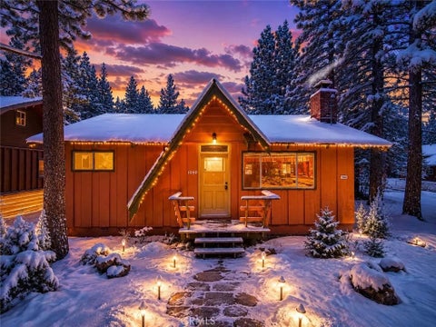 Photo of 1040 W Rainbow, Big Bear Lake, CA 92314 (MLS # IV26163129)