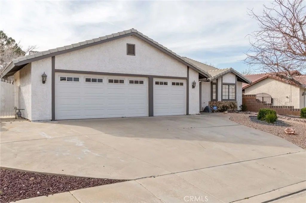 Photo of 42307 61st st w St, Quartz Hill, CA 93535 (MLS # SR26050156)