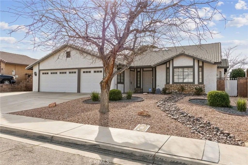 Photo of 42307 61st st w St, Quartz Hill, CA 93535 (MLS # SR26050156)