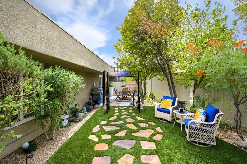 1548 Sunflower Court North