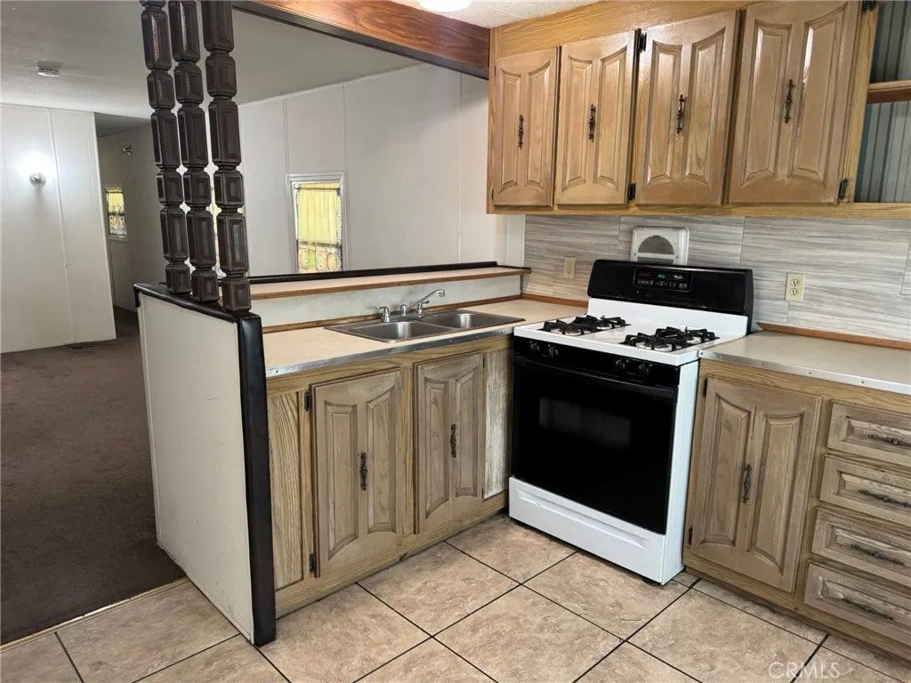 16437 Pinyon
