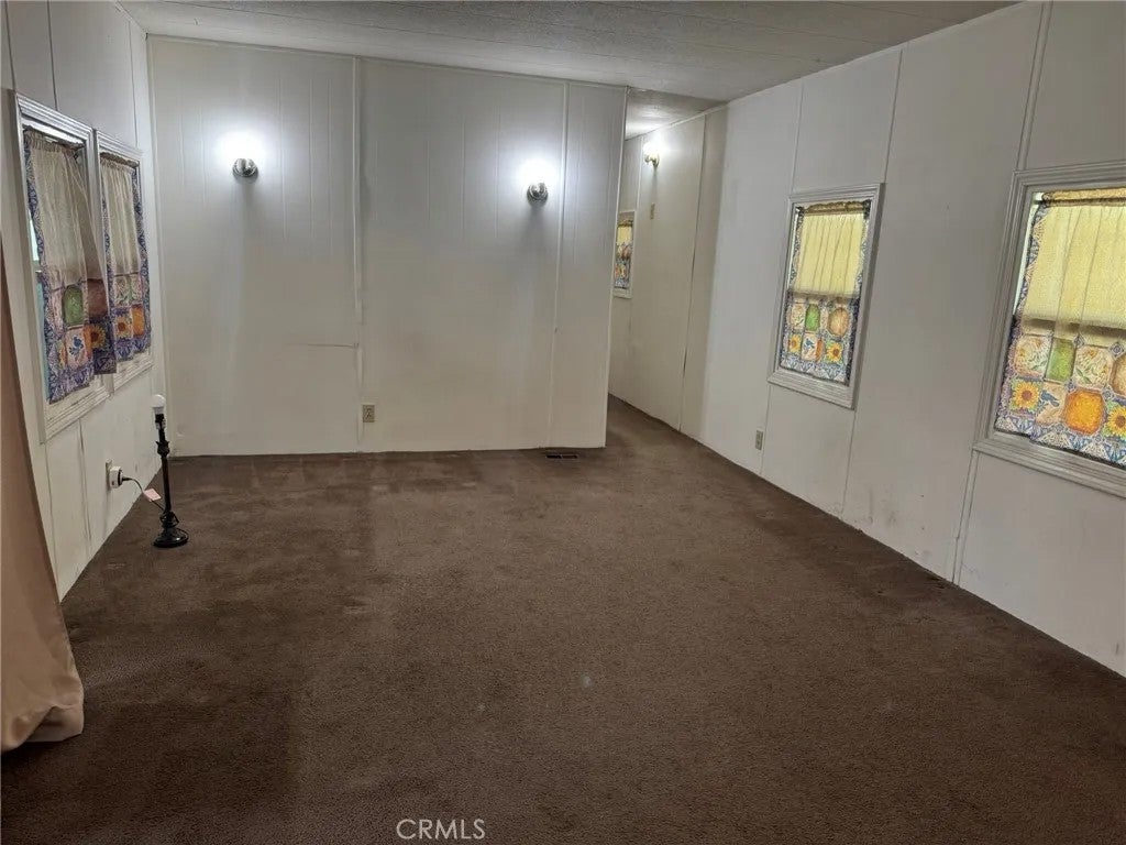16437 Pinyon