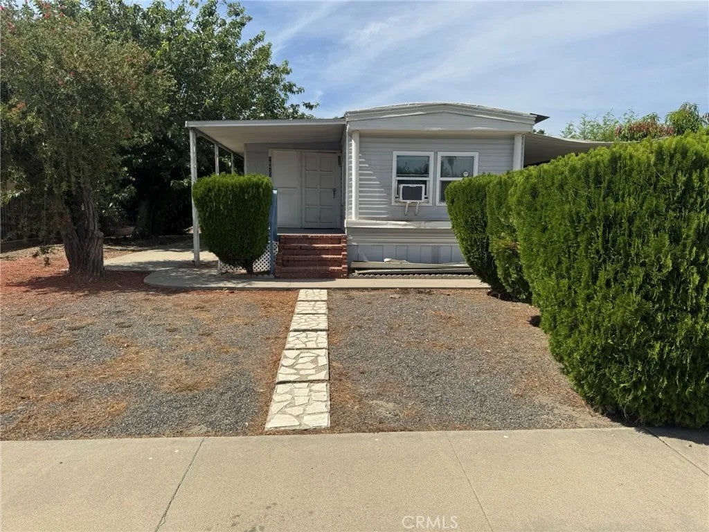 16437 Pinyon