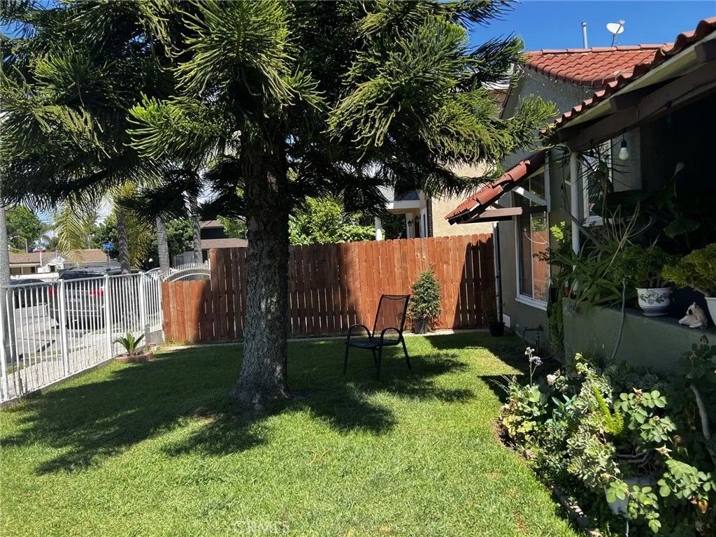 Photo of 2376 Locust Avenue, Long Beach, CA 90806 (MLS # SB26078330)