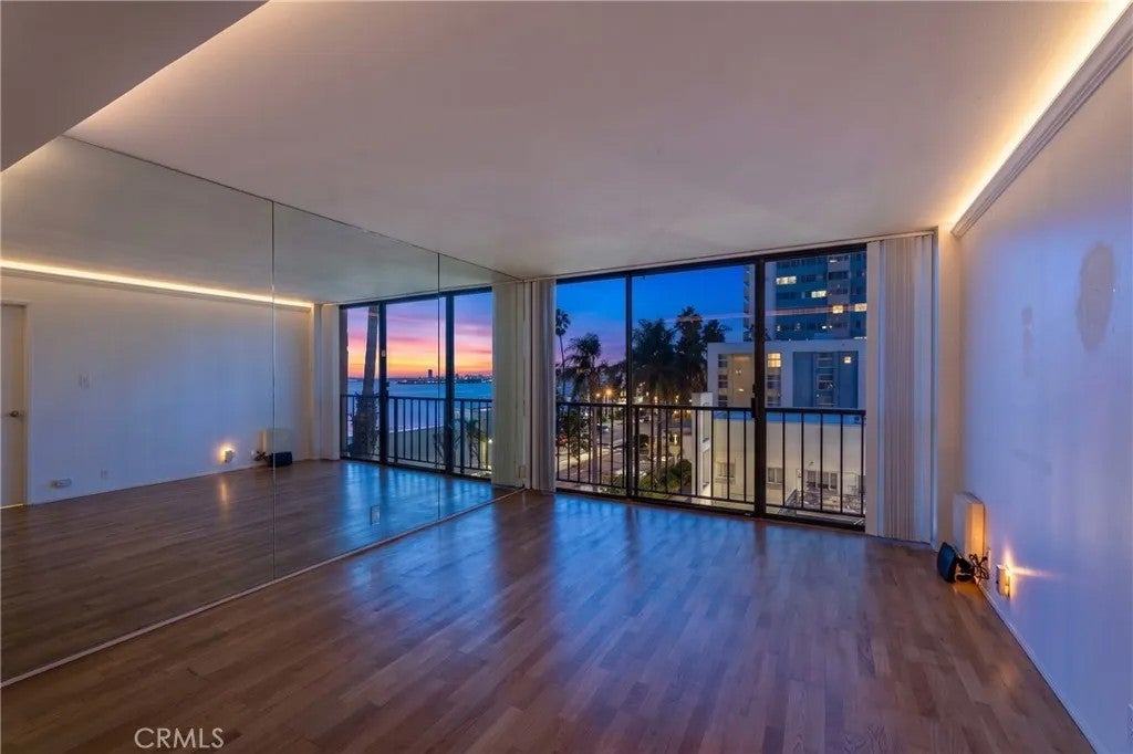 1750 E Ocean 501