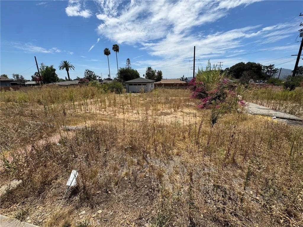 16 E Altadena
