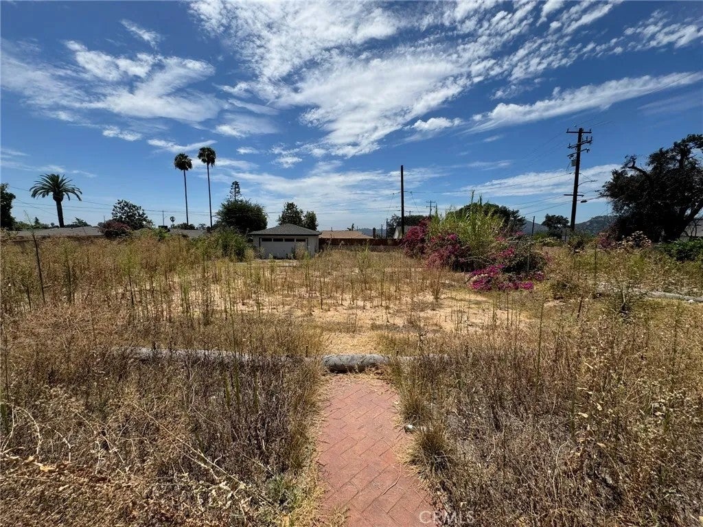 16 E Altadena