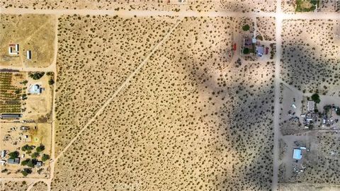 Tiny photo for 30881 Pawnee Road, Lucerne Valley, CA 92356 (MLS # HD25252272)