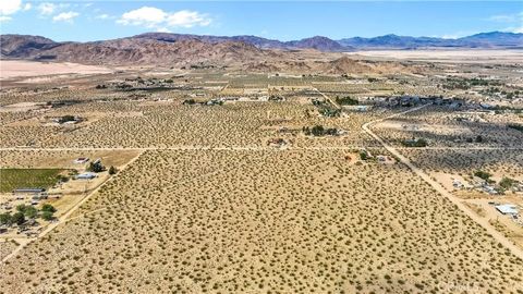 Tiny photo for 30881 Pawnee Road, Lucerne Valley, CA 92356 (MLS # HD25252272)