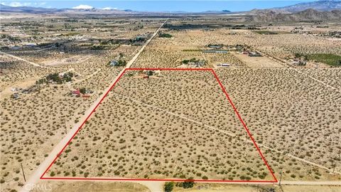 Tiny photo for 30881 Pawnee Road, Lucerne Valley, CA 92356 (MLS # HD25252272)