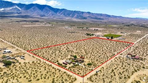 Tiny photo for 30881 Pawnee Road, Lucerne Valley, CA 92356 (MLS # HD25252272)