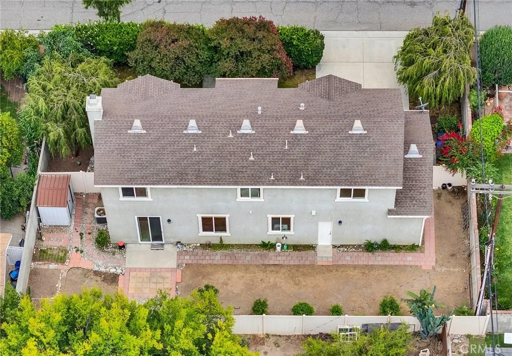 903 W Gladstone