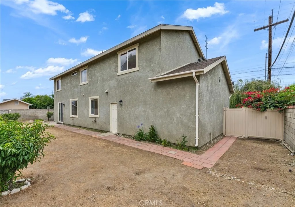 903 W Gladstone