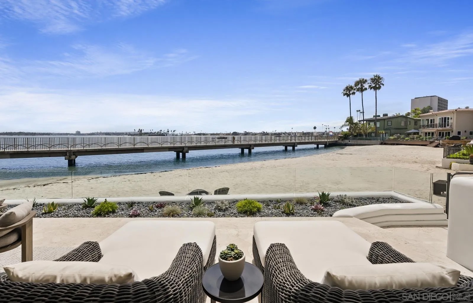 1053 E Briarfield Dr