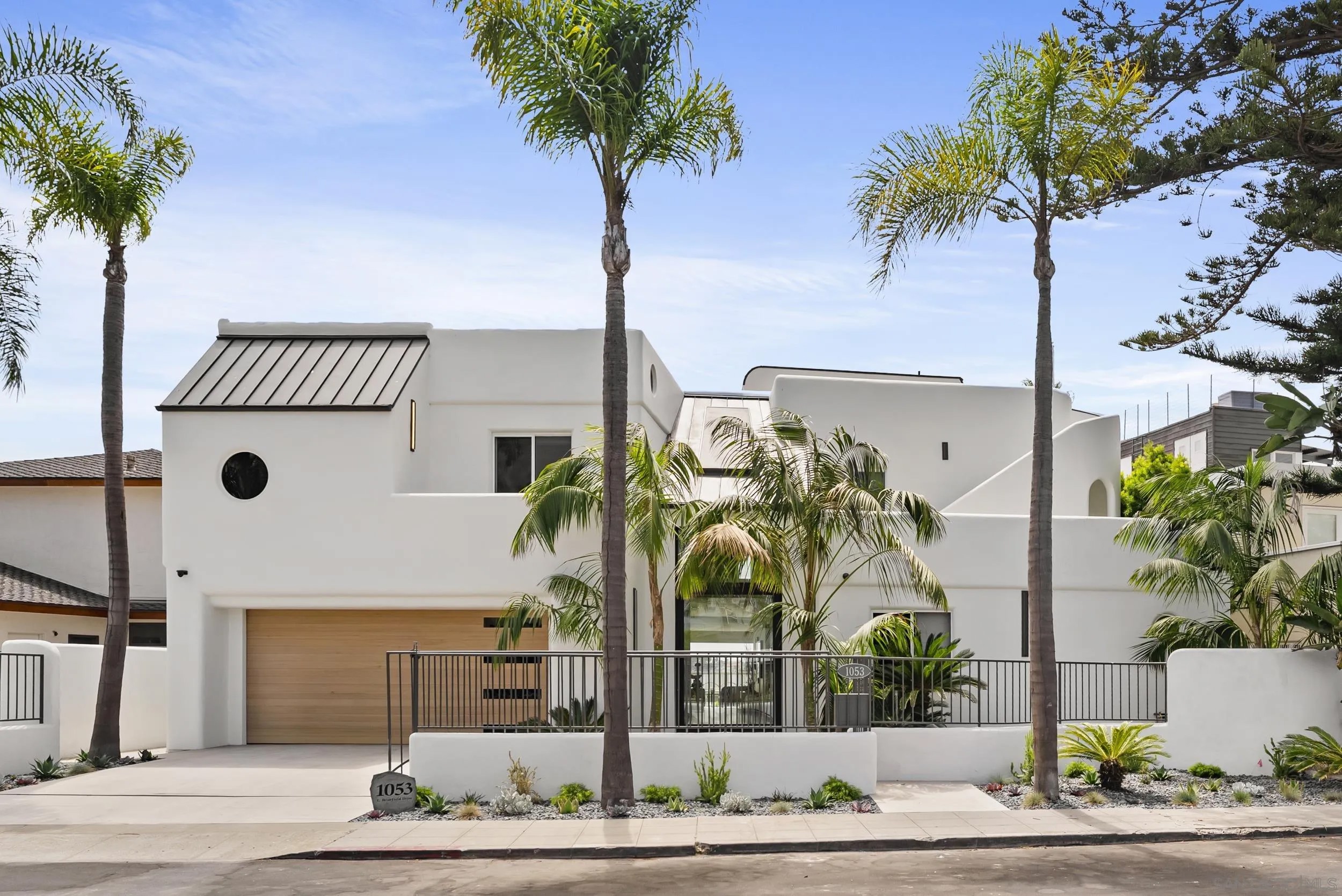 1053 E Briarfield Dr