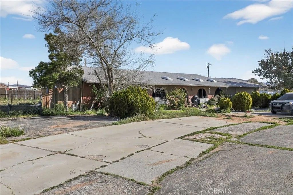 Photo of 15190 Cheyenne Rd, Apple Valley, CA 92307 (MLS # OC26081919)