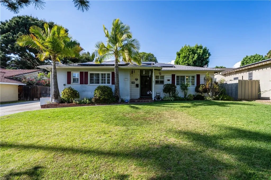 621 E Cypress