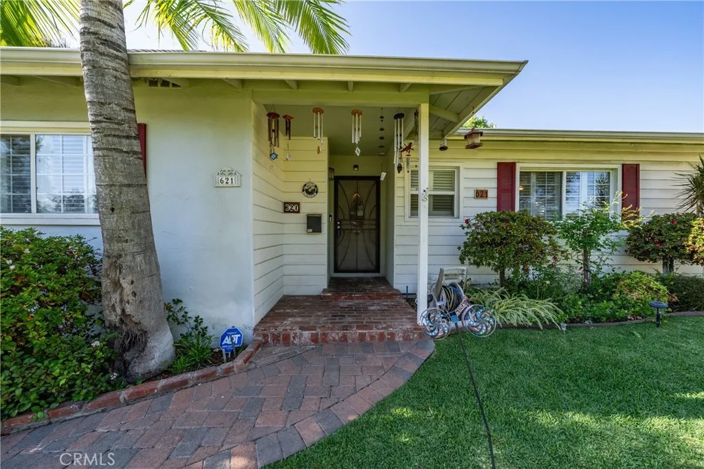 621 E Cypress